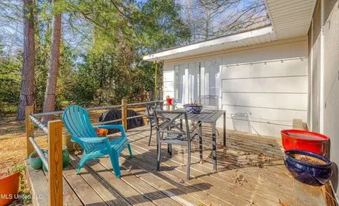 Exterior - 2015 Cherokee Dr, Jackson, MS 39211 photo 5 of 7