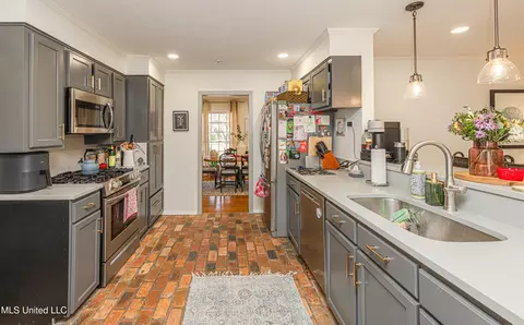 Kitchen - 2015 Cherokee Dr, Jackson, MS 39211 photo 3 of 6