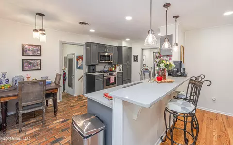 Kitchen - 2015 Cherokee Dr, Jackson, MS 39211 photo 6 of 6