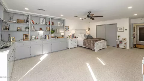 Bedroom - 2015 Cherokee Dr, Jackson, MS 39211 photo 3 of 8