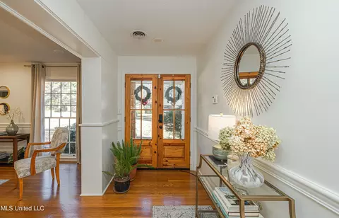 Entry Way - 2015 Cherokee Dr, Jackson, MS 39211 photo 1 of 6