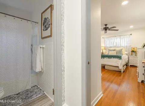 Entry Way - 2015 Cherokee Dr, Jackson, MS 39211 photo 5 of 6