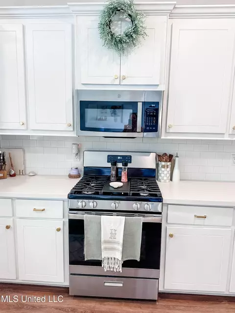 Kitchen - 139 Allie Ln, Canton, MS 39046 photo 3 of 6