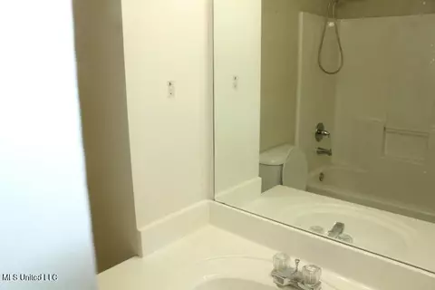 Bath - 10152 Fox Gate Dr, Hernando, MS 38632 photo 1 of 1