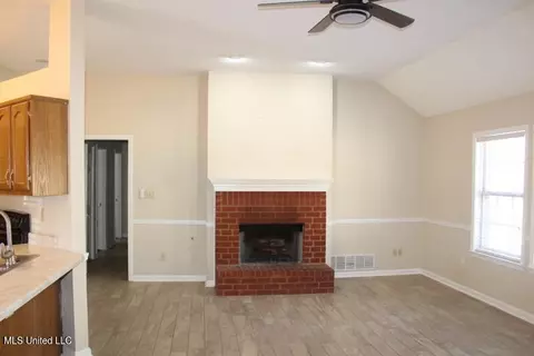 Living - 10152 Fox Gate Dr, Hernando, MS 38632 photo 1 of 3