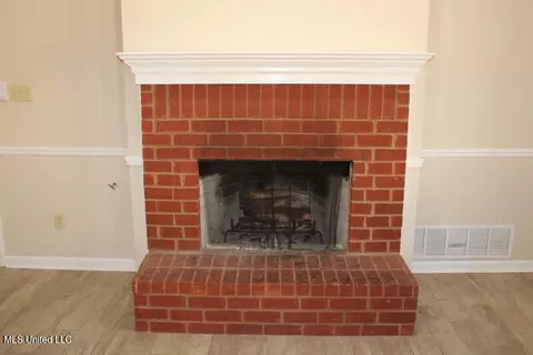 Living - 10152 Fox Gate Dr, Hernando, MS 38632 photo 3 of 3