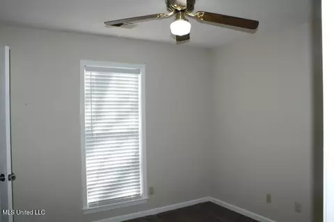 Bedroom - 10152 Fox Gate Dr, Hernando, MS 38632 photo 2 of 3