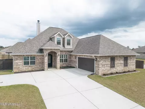 8004 Village Green Dr, Biloxi, MS 39532