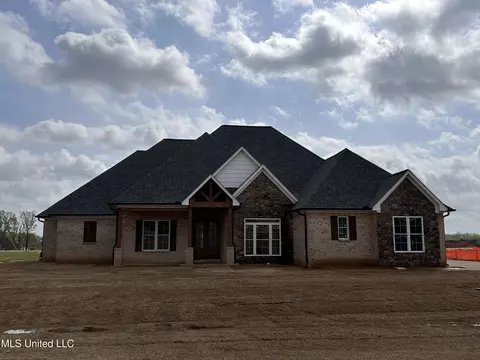 1816 Bakersfield Way, Nesbit, MS 38651