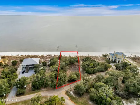 7701 Belle Fontaine Dr, Ocean Springs, MS 39564