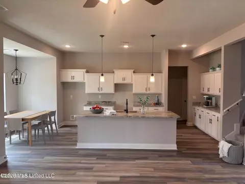 Entry Way - 939 Buttermilk Dr, Nesbit, MS 38651 photo 1 of 2