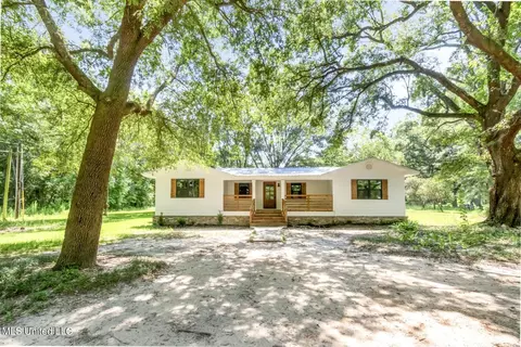 2624 Hardy Parker Rd, Moss Point, MS 39562