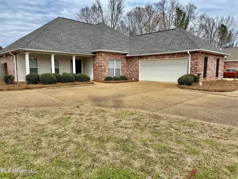 176 Raulston Dr, Byram, MS 39272