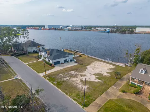185 Bayou Cir, Gulfport, MS 39507