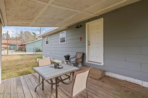 Exterior - 3236 E Lisa Dr, Pearl, MS 39208 photo 2 of 5