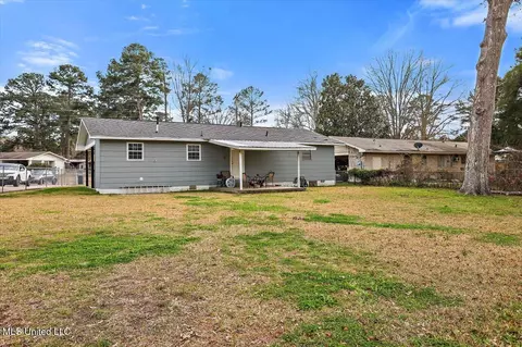 Exterior - 3236 E Lisa Dr, Pearl, MS 39208 photo 4 of 5