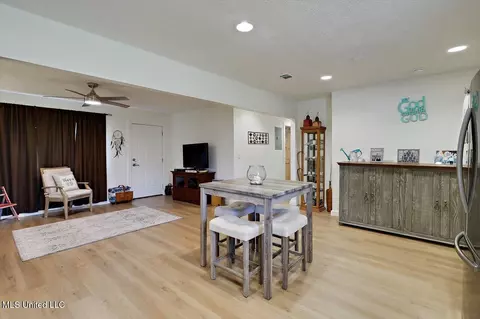 Dining - 3236 E Lisa Dr, Pearl, MS 39208 photo 1 of 1