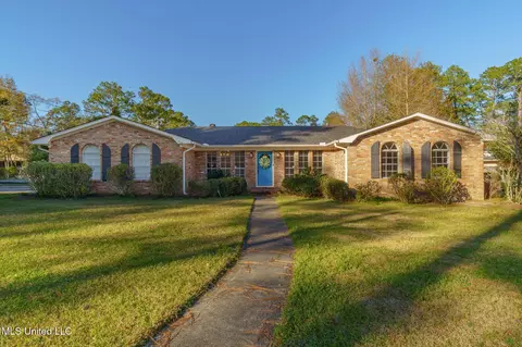 2319 Arcadia St, Hattiesburg, MS 39402