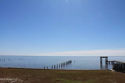 5009 E Belle Fontaine Rd, Ocean Springs, MS 39564