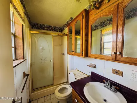 Bath - 3725 Macphelah Rd, Moss Point, MS 39563 photo 1 of 1