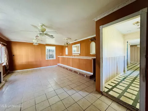 Living - 3725 Macphelah Rd, Moss Point, MS 39563 photo 2 of 3