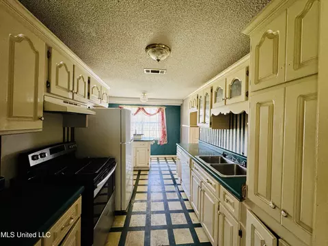 Kitchen - 3725 Macphelah Rd, Moss Point, MS 39563 photo 3 of 3