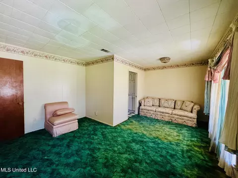 Living - 3725 Macphelah Rd, Moss Point, MS 39563 photo 3 of 3