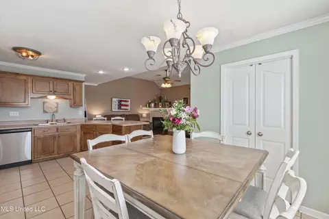 Dining - 85 Desoto Ave, Hernando, MS 38632 photo 3 of 3