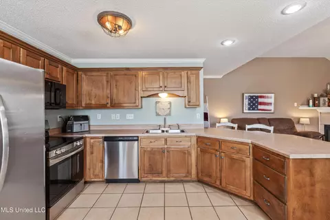 Kitchen - 85 Desoto Ave, Hernando, MS 38632 photo 3 of 3