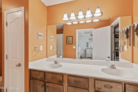 Bath - 85 Desoto Ave, Hernando, MS 38632 photo 1 of 3