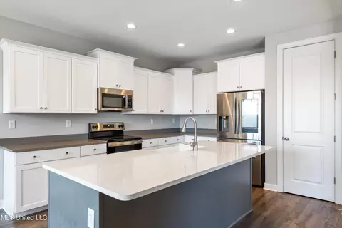 Kitchen - 2923 Liam Ln, Nesbit, MS 38651 photo 1 of 2