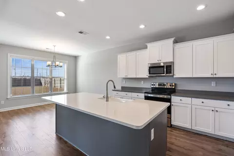 Kitchen - 2923 Liam Ln, Nesbit, MS 38651 photo 2 of 2