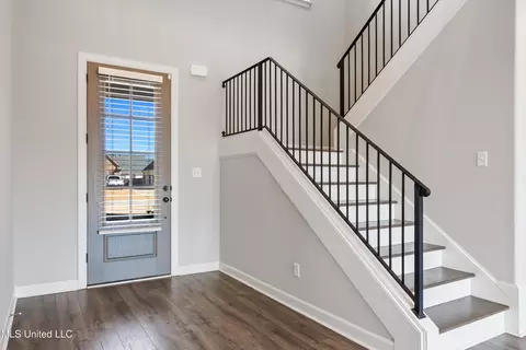 Entry Way - 2923 Liam Ln, Nesbit, MS 38651 photo 1 of 2