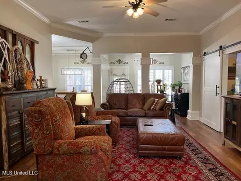 Living - 303 Windy Ridge Dr, Brandon, MS 39042 photo 1 of 1
