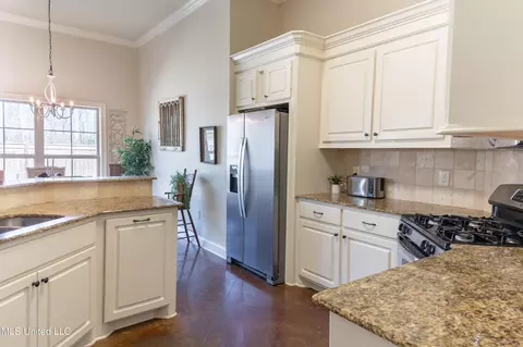 Kitchen - 100 Cannon Run, Canton, MS 39046 photo 1 of 2