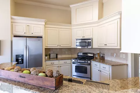 Kitchen - 100 Cannon Run, Canton, MS 39046 photo 2 of 2