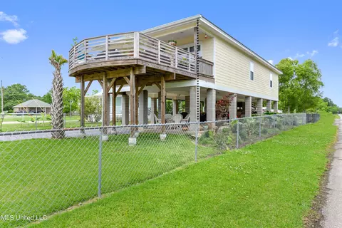 16114 Race Track Rd, Biloxi, MS 39532