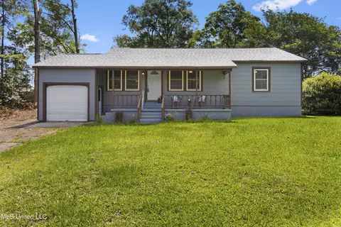 221 N Vardaman St, Wiggins, MS 39577