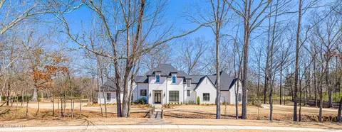 106 Little Creek Rd, Ridgeland, MS 39157