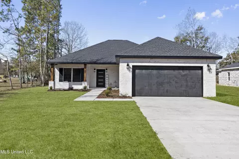 1703 Ladnier Rd, Gautier, MS 39553