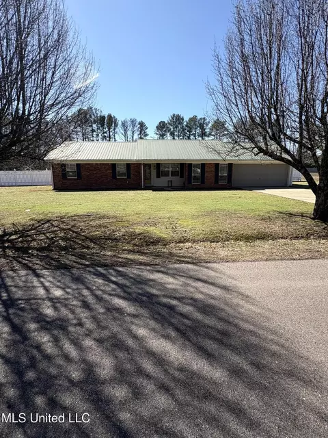 129 Tenneco Dr, Columbus, MS 39702