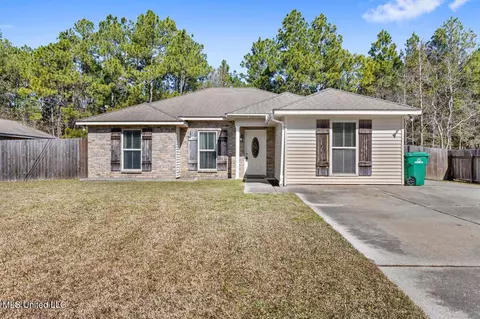 628 Edna St, Waveland, MS 39576