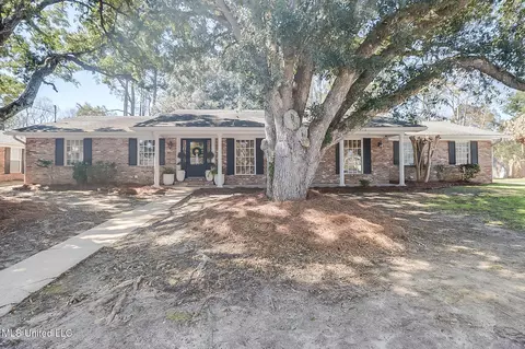 7 Bayou View Dr, Gulfport, MS 39507