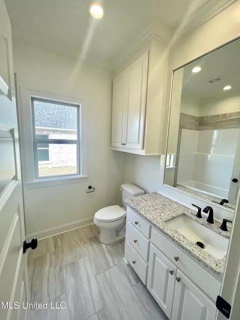 Bath - 473 Aurora Cir, Canton, MS 39046 photo 6 of 6