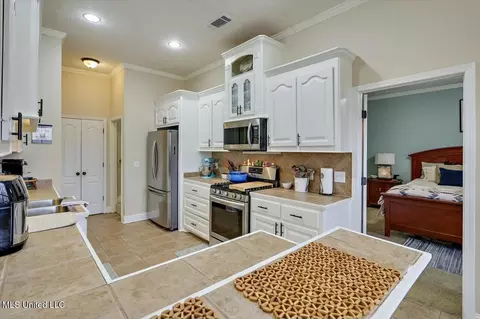 Kitchen - 431 Pinebrook Cir, Brandon, MS 39047 photo 1 of 4