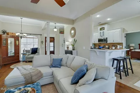 Living - 431 Pinebrook Cir, Brandon, MS 39047 photo 1 of 2