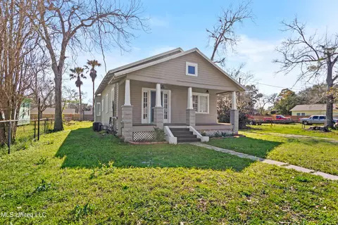 438 Ballentine St, Bay Saint Louis, MS 39520