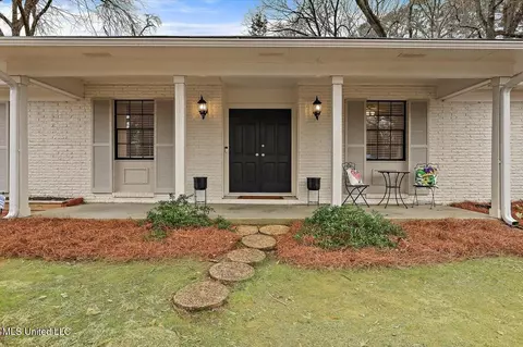 925 Briarwood Dr, Jackson, MS 39211 photo 2