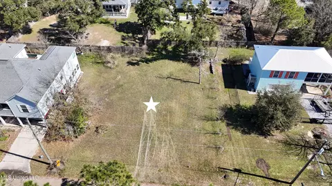 138 Aiken Rd, Waveland, MS 39576