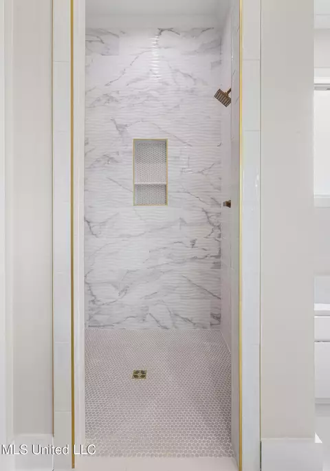 Bath - 133 Genoa Dr, Madison, MS 39110 photo 2 of 5